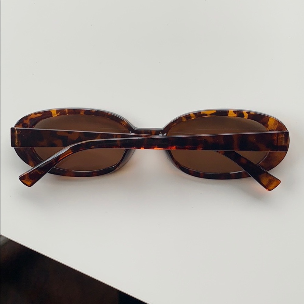 Leopard Oval Sunglasses - Picture 3 of 4